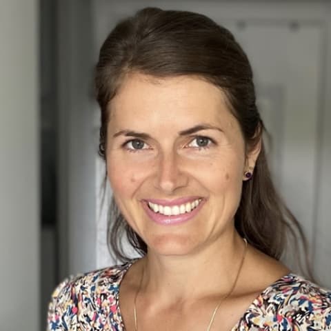 Danielle-Barker-Head-Shot
