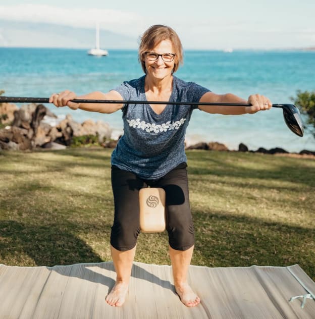 Tammy Squatting Golf (1)