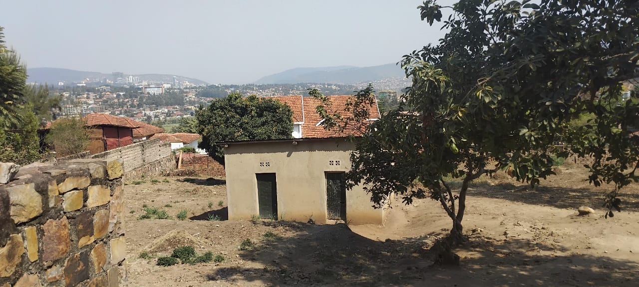 Ubutaka bwa 2,468 m² bufite View ya Golf i Nyarutarama