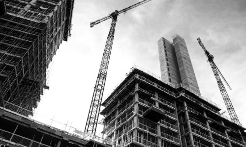 Assurance de responsabilité décennale : seul le contrat en vigueur à la date de commencement des travaux a vocation à garantir les désordres (Cass. civ. 3e, 19 février 2026, n° 24-17.032)