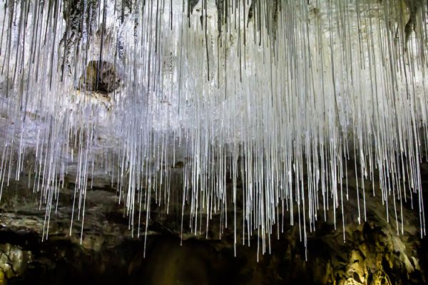 Stalactites en toiture et garantie décennale : ce que retient la Cour de cassation sur la charge de la preuve et la responsabilité des constructeurs
