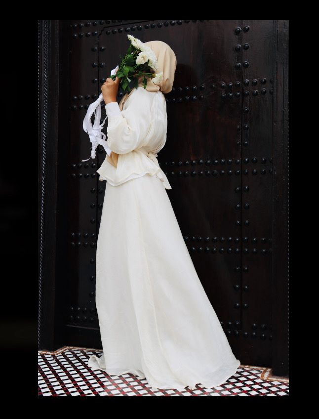 Elegant Modest White Maxi Dress with Puff Sleeves
