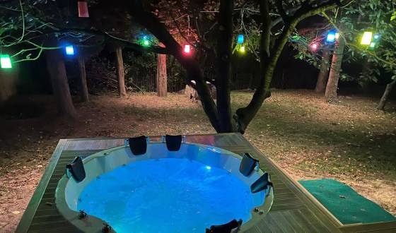 Gece LED aydınlatmalı dış mekan spa jakuzi