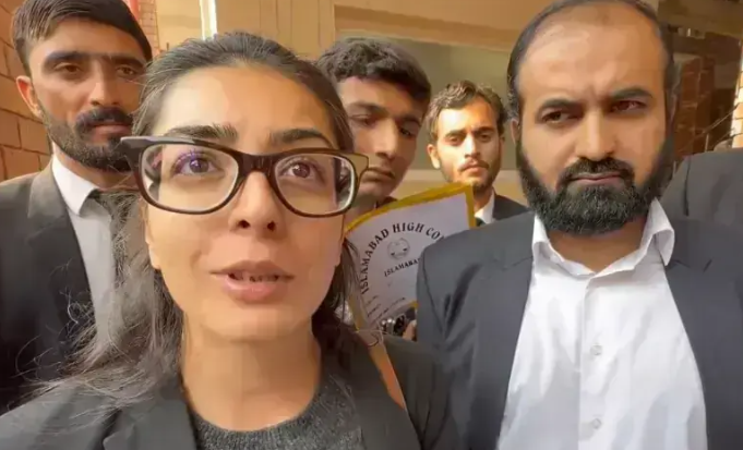 “SC Halts Trial Court Proceedings Against Imaan Mazari and Hadi Ali Chattha in Social Media Post Case”