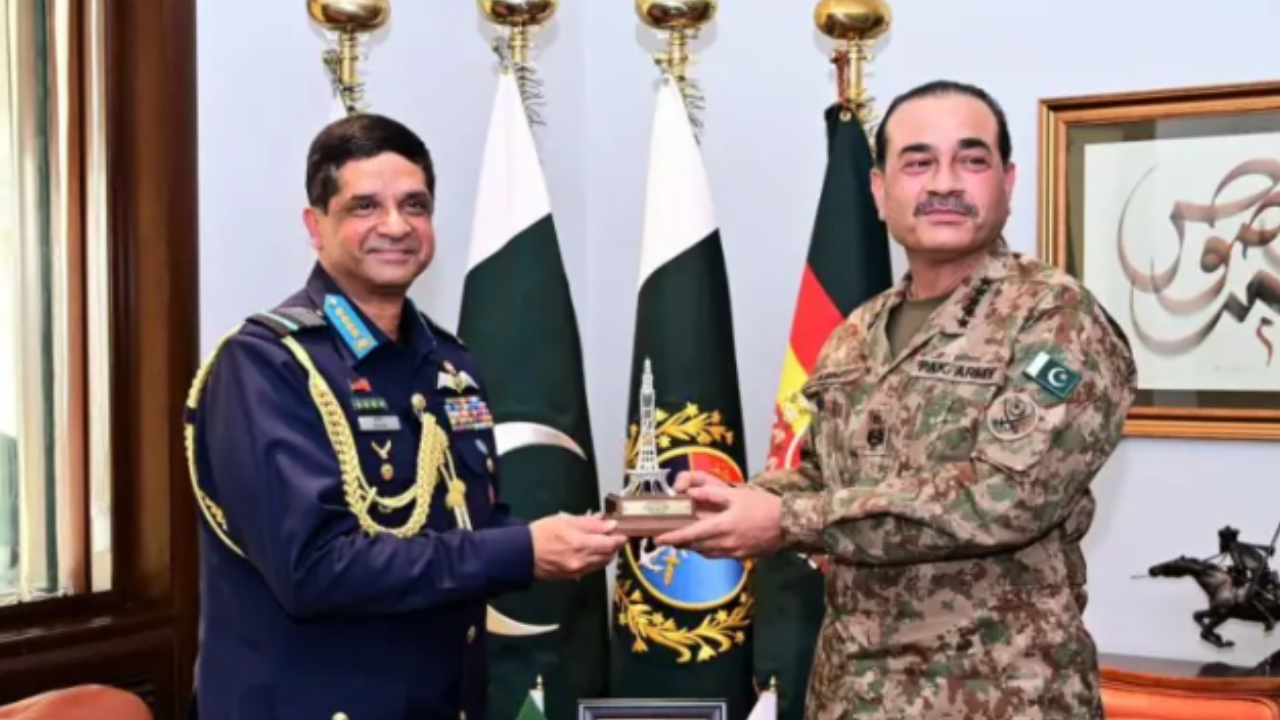 Bangladesh Air Chief Holds High-Level Talks with CDF Munir, Naval Chief to Boost Defence Cooperation
