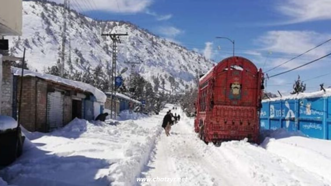 Heavy Snowfall Hits Balochistan, KP and Northern Regions, Disrupting Daily Life