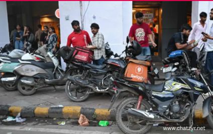 Food Donations Fuel India's Student Protest as Thousands Continue New Delhi Sit-In | ChatZyr