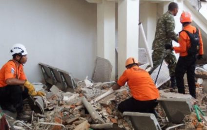 Indonesia Earthquake Kills 51 as Thousands Await Aid on Flores Island | ChatZyr