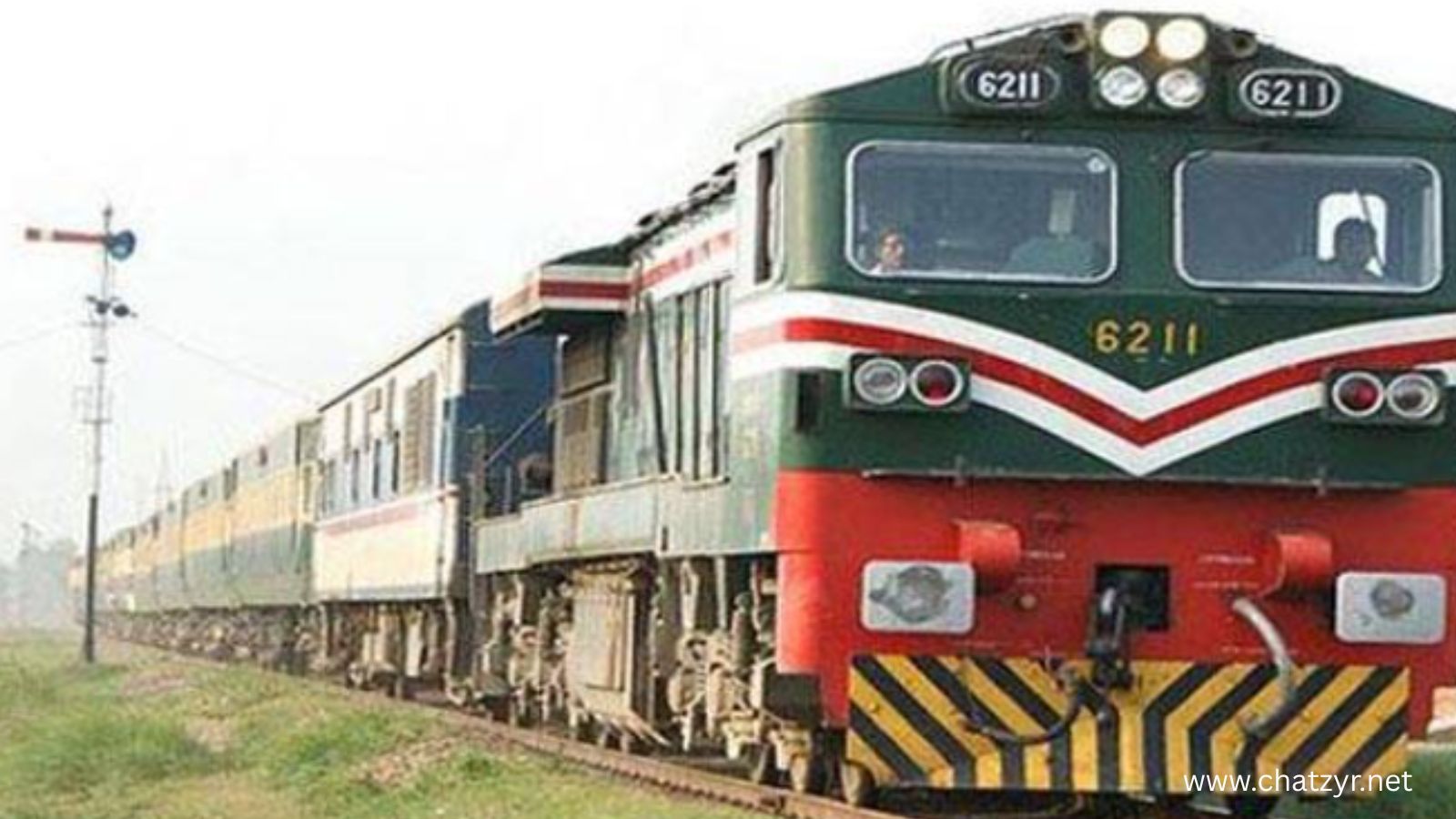 Rehman Baba Express Derails Near Multan, Four Killed and 30 Injured | ChatZyr