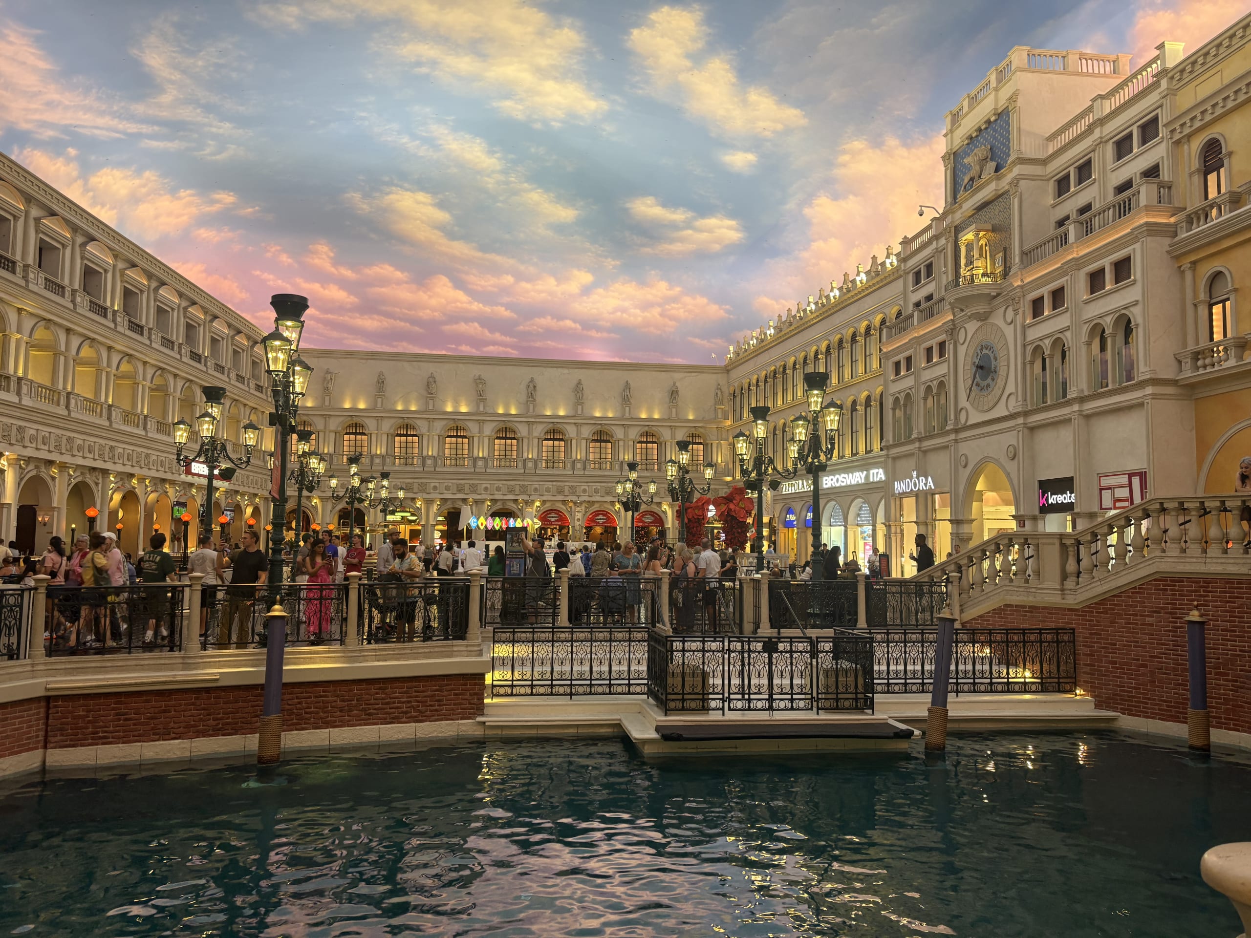Best Things to Do in Vegas (That Don’t Involve Gambling & Partying)