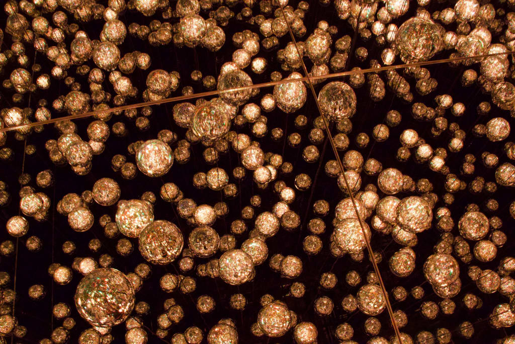 Mirrored Bubble Universe installation at TeamLab Borderless in Tokyo