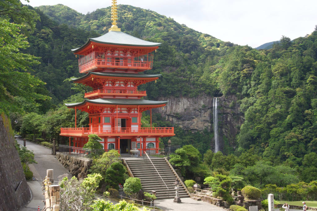 Seiganto-ji Pagoda beside Nachi Falls