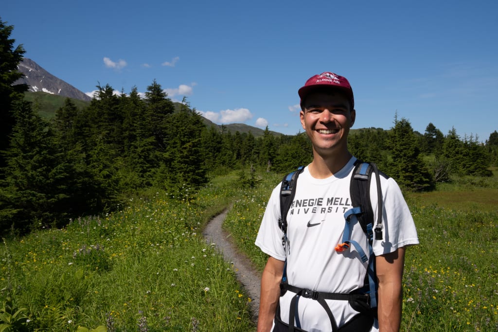 Alpine meadows and mountain views on Lost Lake Trail
