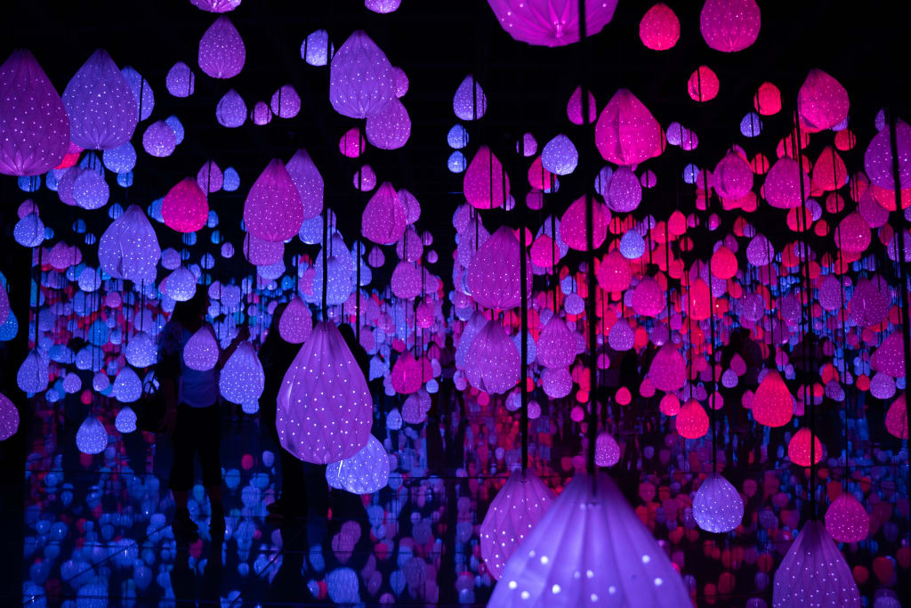 Mirrored Star Raindrops installation at ARTE Museum Las Vegas