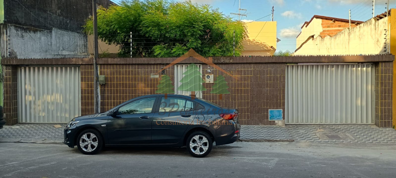 Excelente Casa à Venda no Montese: Espaço, Conforto e Localização Central