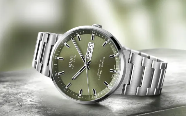 Mido Unveils the Commander Icône with Green Dial and Integrated