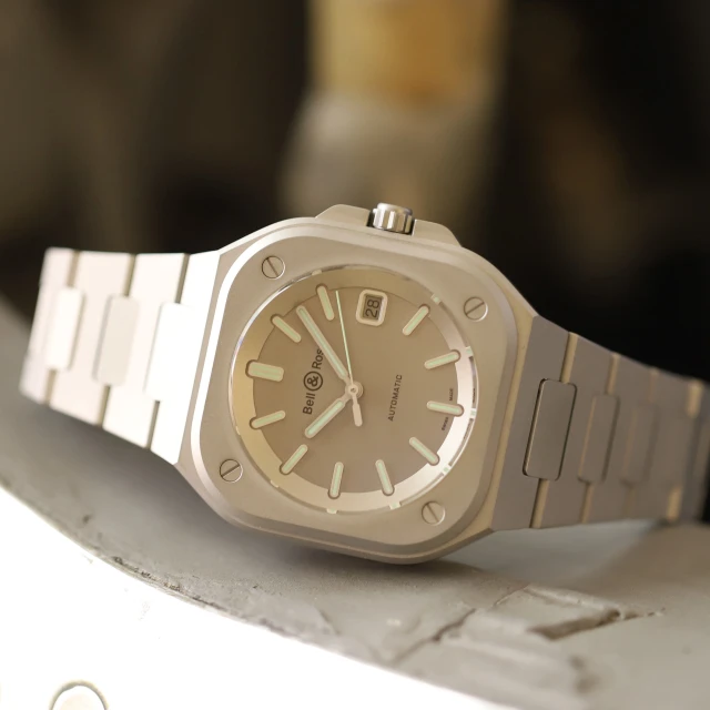 Knight in Non-Reflective Armor: the Bell & Ross BR 05 Horolum