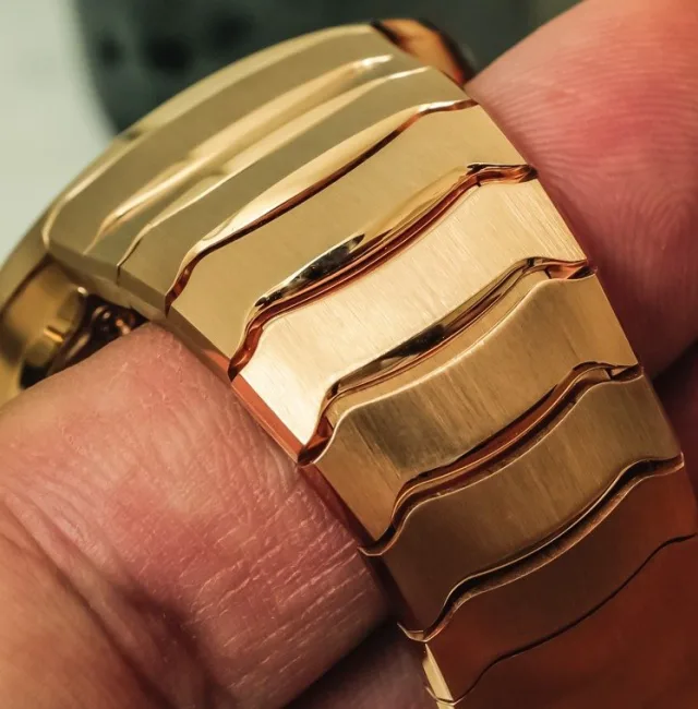 プラチニウ ムゴールド1 The Blackest Black: The H. Moser & Cie. | WatchTime