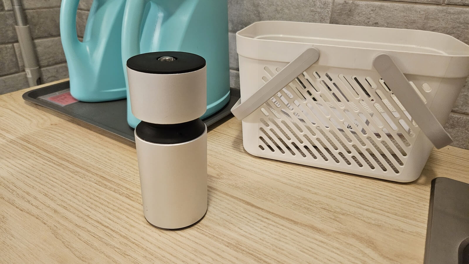 smart diffuser on a wooden kitchen counter showing wireless rechargeable form factor