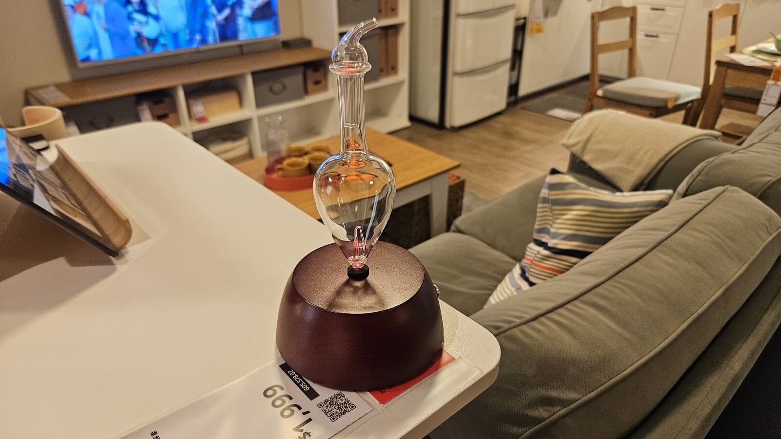 Classic Nebulizing Diffuser with clear glass reservoir on a living room table