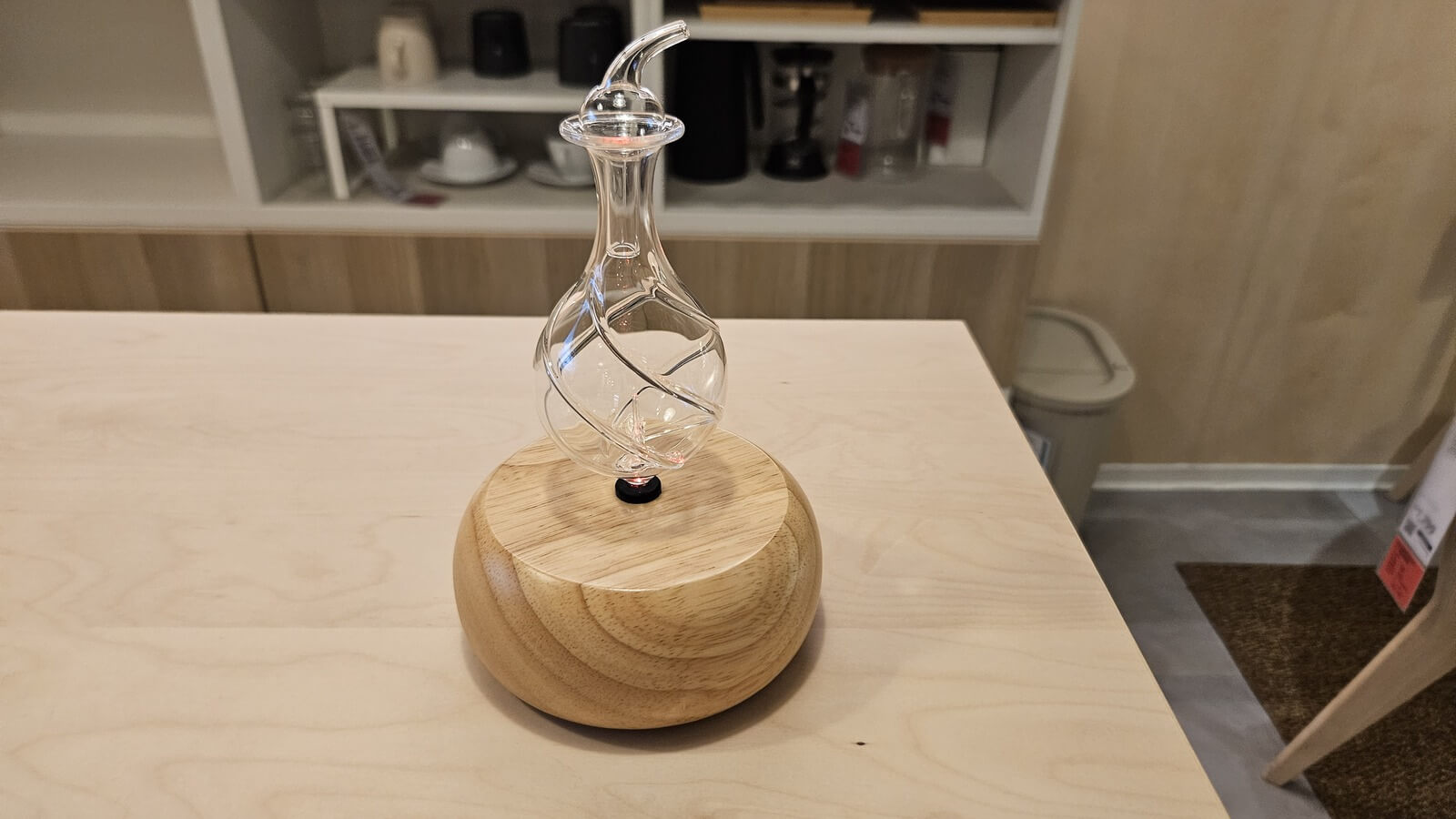 waterless Nebulizing Diffuser with wood base and glass reservoir on a table