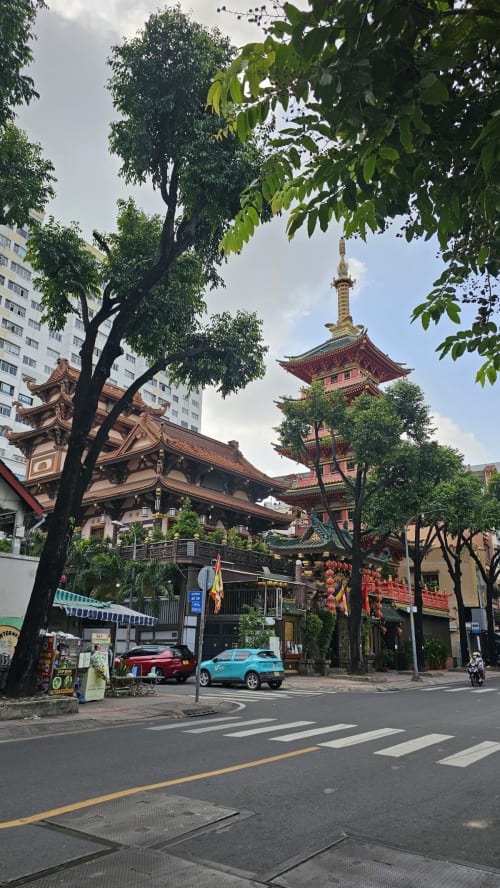 QM6X 47P Long Buu Buddhist Temple