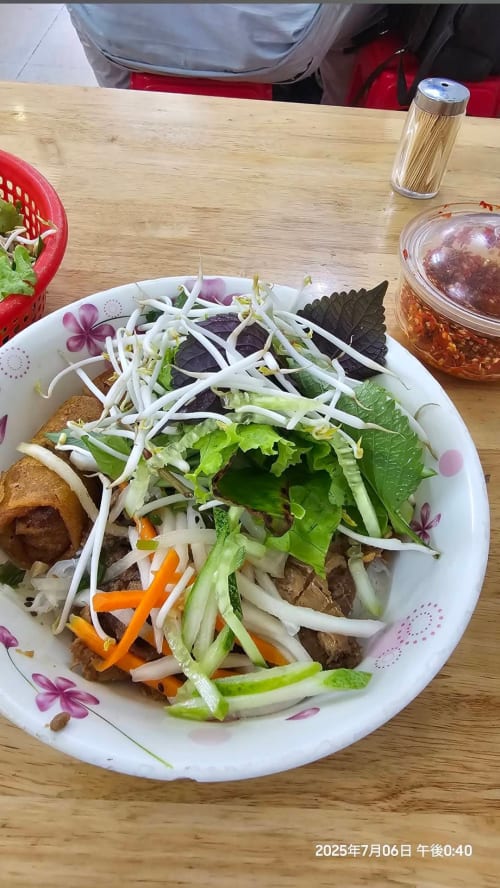 Bún thịt nướng Hoàng Văn