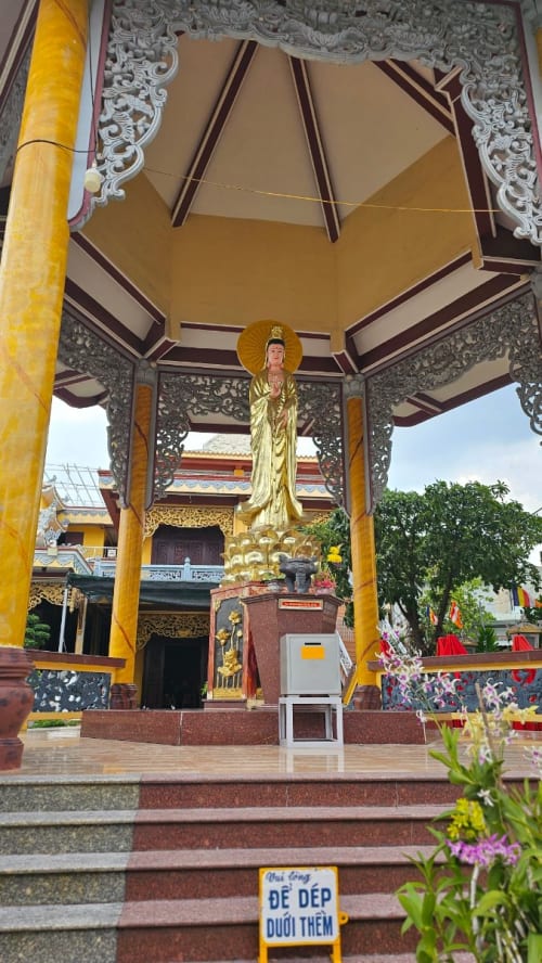 Uu Dam Buddhist Temple