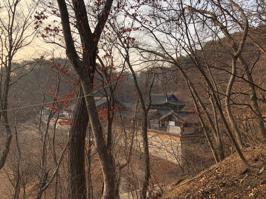 https://res.cloudinary.com/di1kjinja/image/upload/q_auto/v1678260709/Bukhansan/temple.jpg