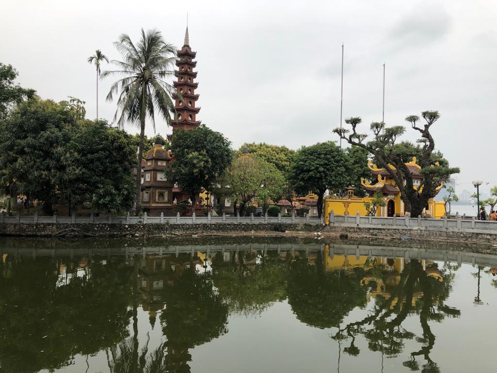 https://res.cloudinary.com/di1kjinja/image/upload/q_auto/v1679668051/Hanoi/lake_pagoda.jpg