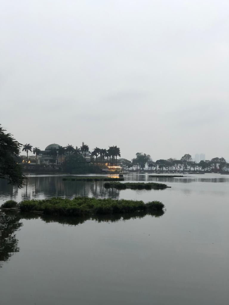 https://res.cloudinary.com/di1kjinja/image/upload/q_auto/v1679668052/Hanoi/lake.jpg