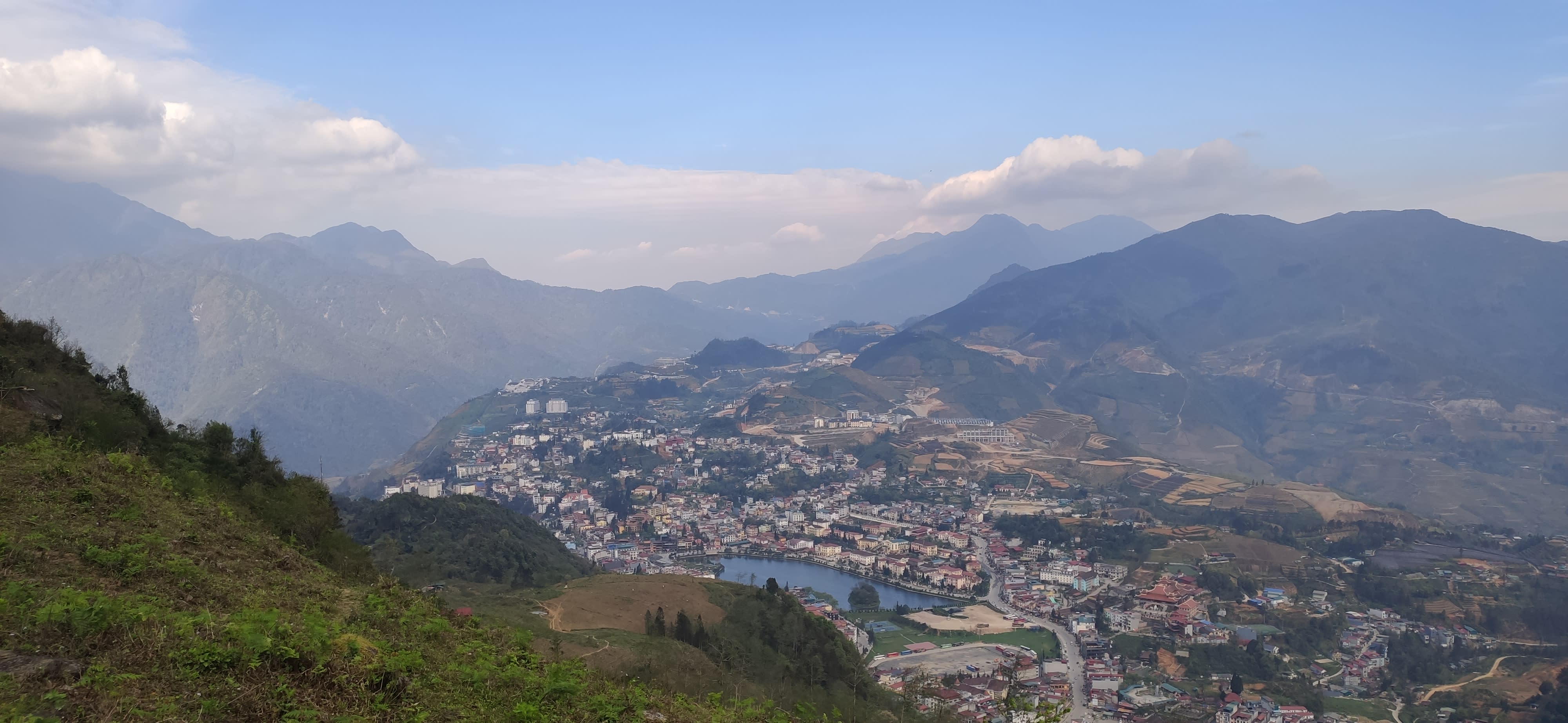 https://res.cloudinary.com/di1kjinja/image/upload/q_auto/v1679668852/Sapa/sapa_town.jpg