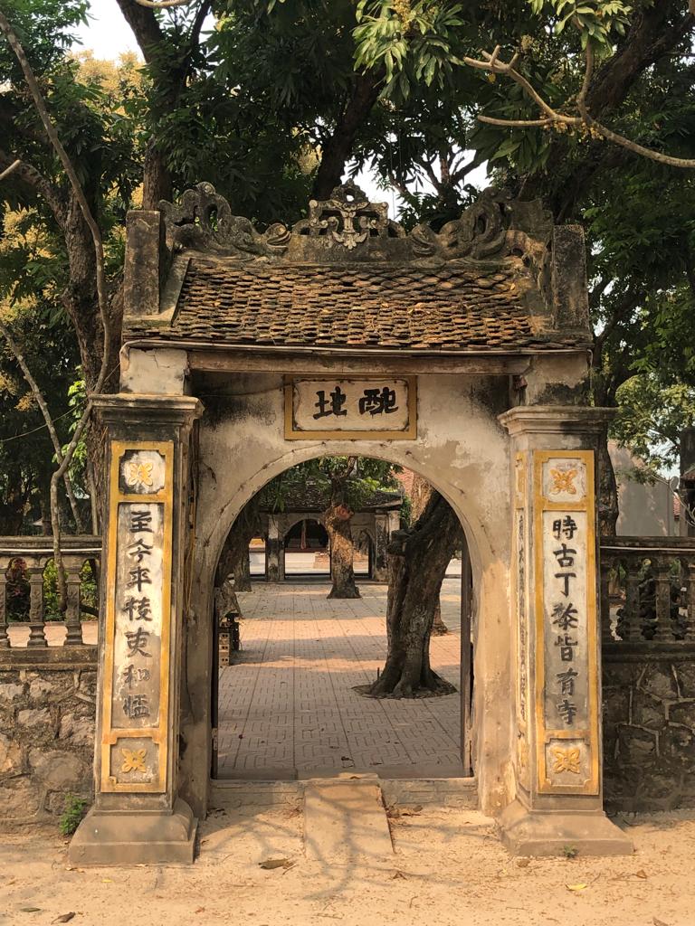 https://res.cloudinary.com/di1kjinja/image/upload/q_auto/v1680165736/tamcoc/temple_entrance.jpg