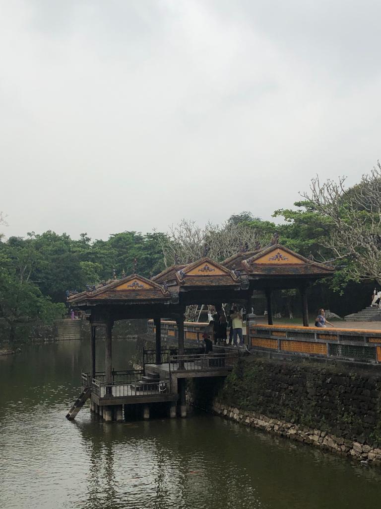 https://res.cloudinary.com/di1kjinja/image/upload/q_auto/v1680166326/Hué/lake.jpg