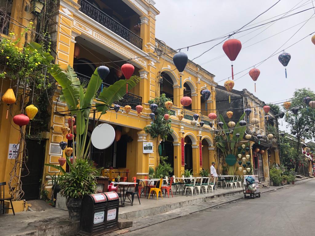 https://res.cloudinary.com/di1kjinja/image/upload/q_auto/v1680611947/hoian/oldquarter.jpg