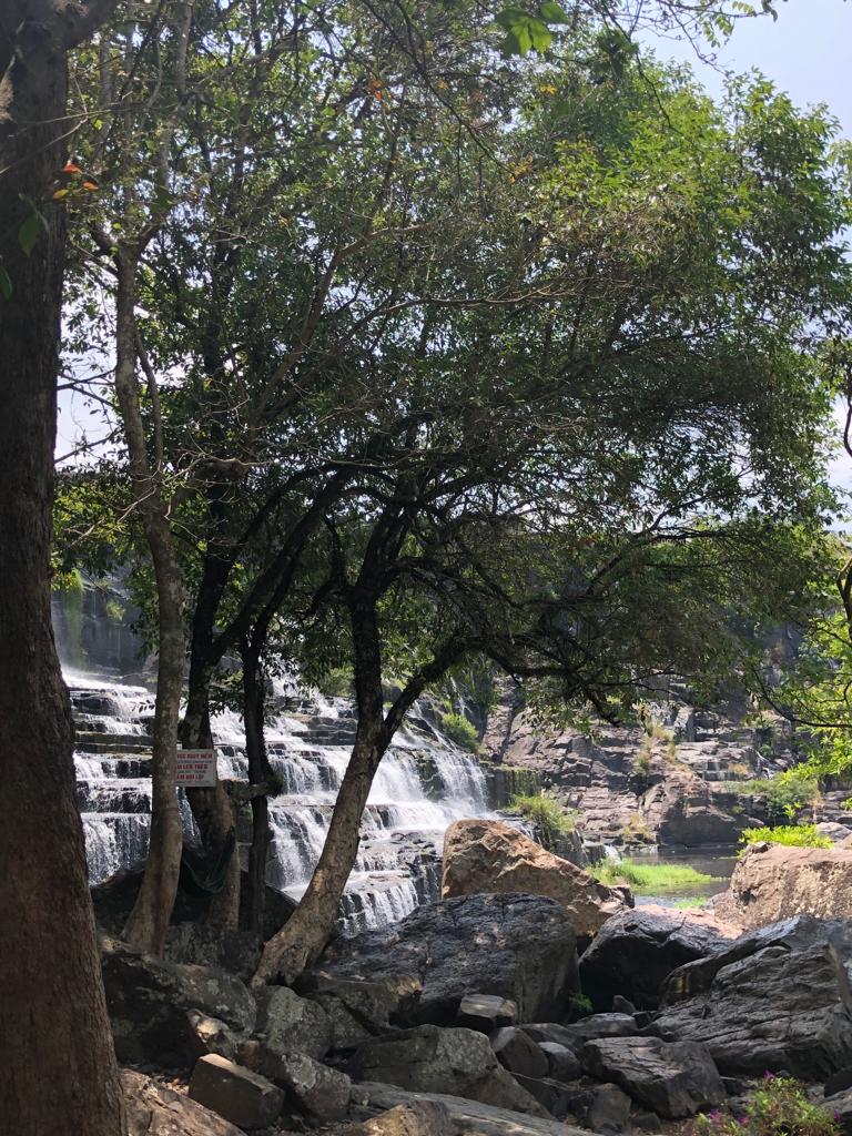 On découvre les cascades de loin