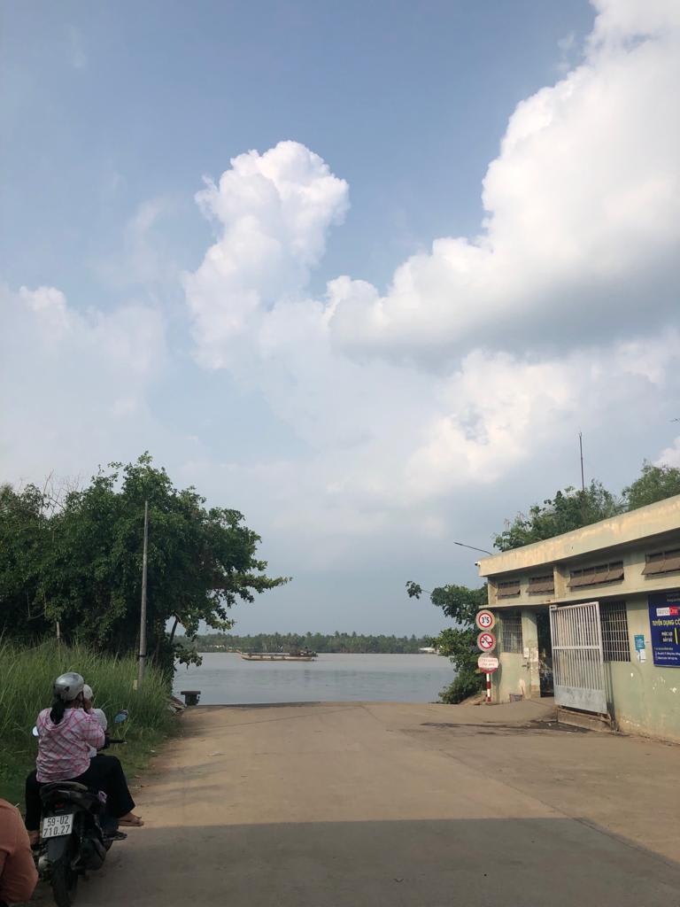 Nous attendons le ferry pour quitter l’île