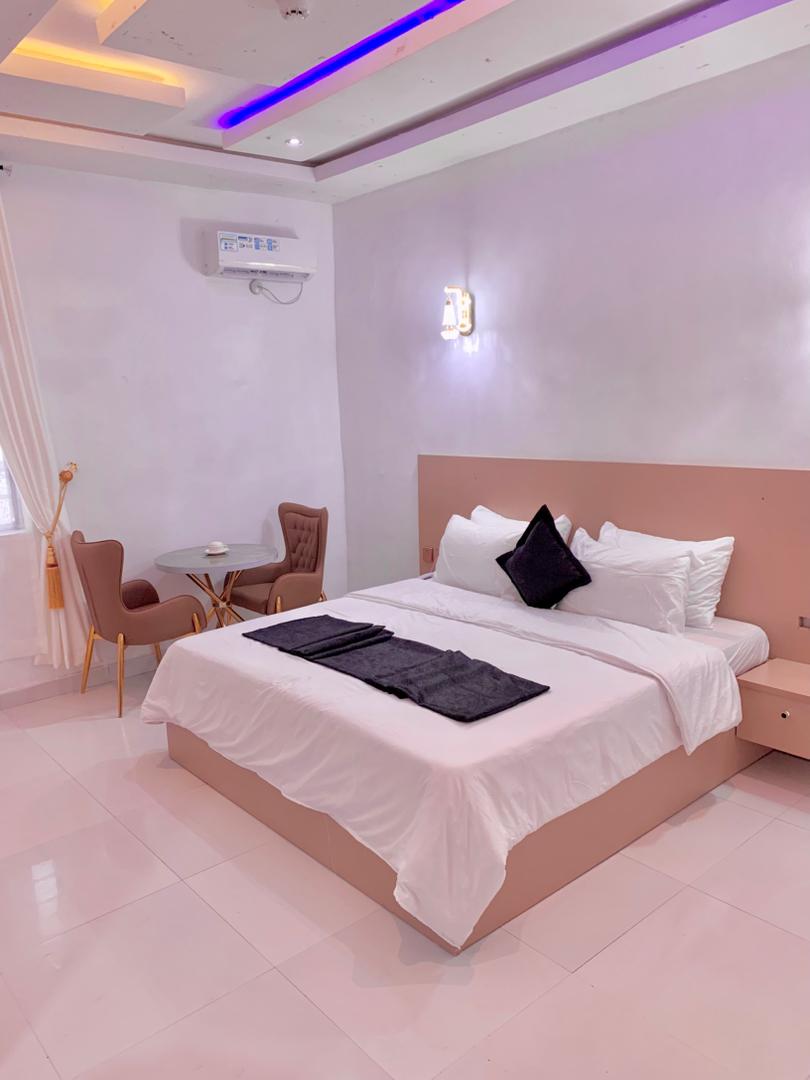 AMBASSADORIAL SUITE