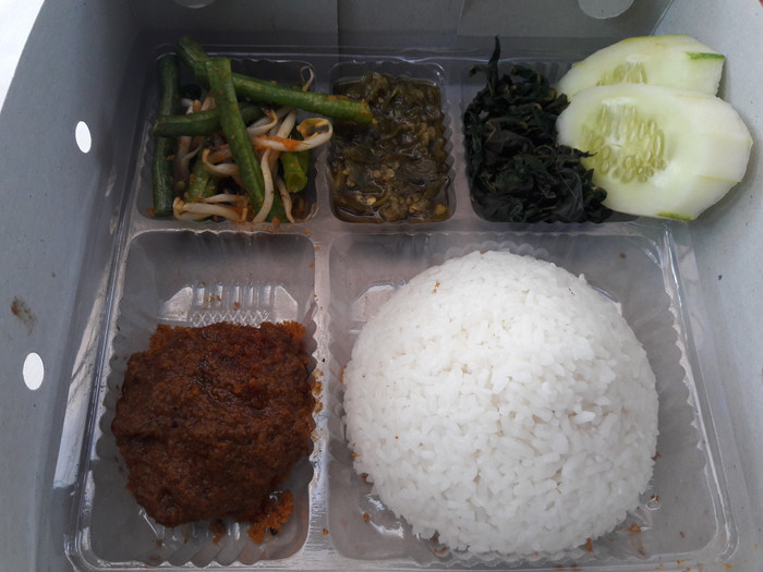 Nasi Ayam Goreng