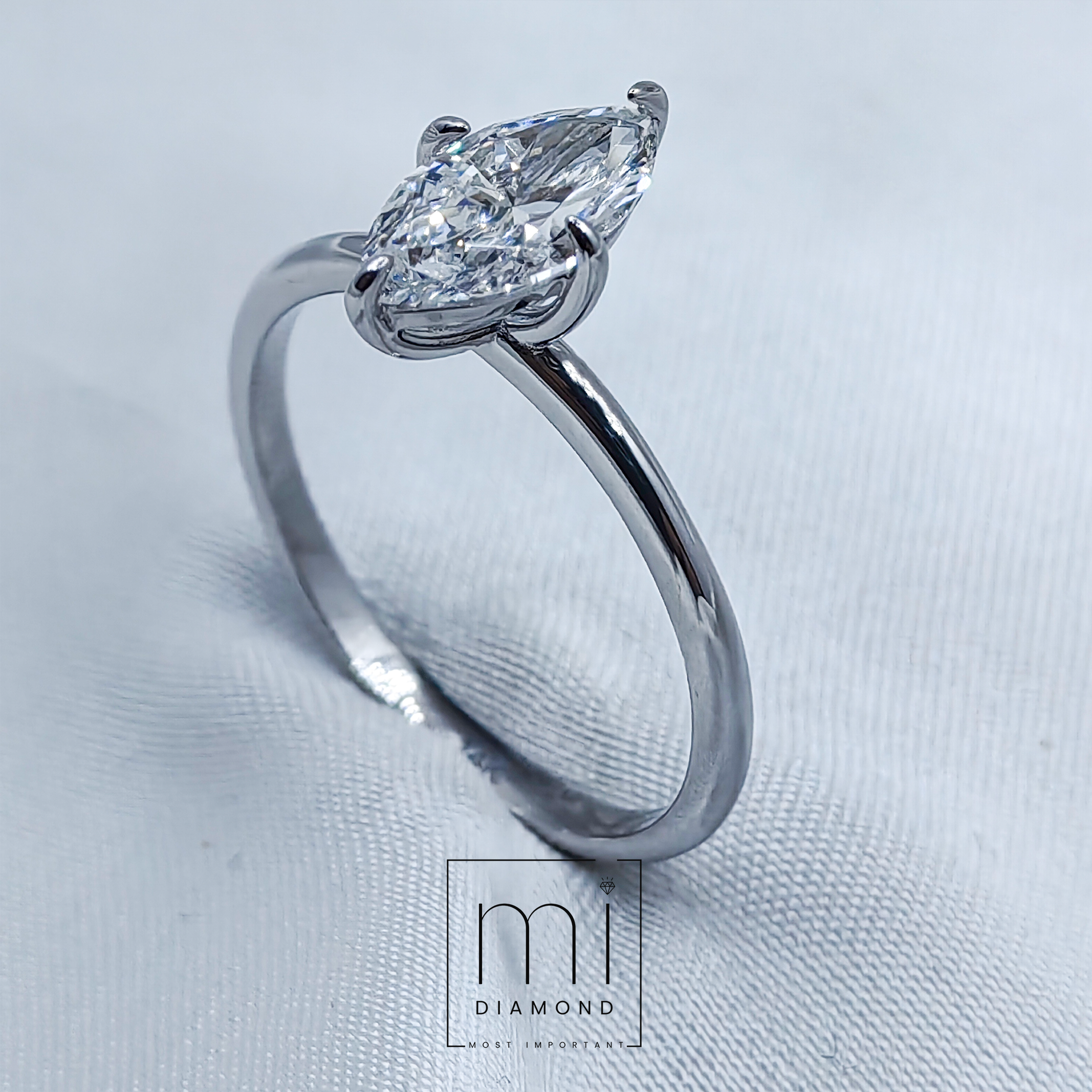 1.08 Carat  D color Vs1 Marquise IGI Sertifikalı Lab. Pırlanta Yüzük