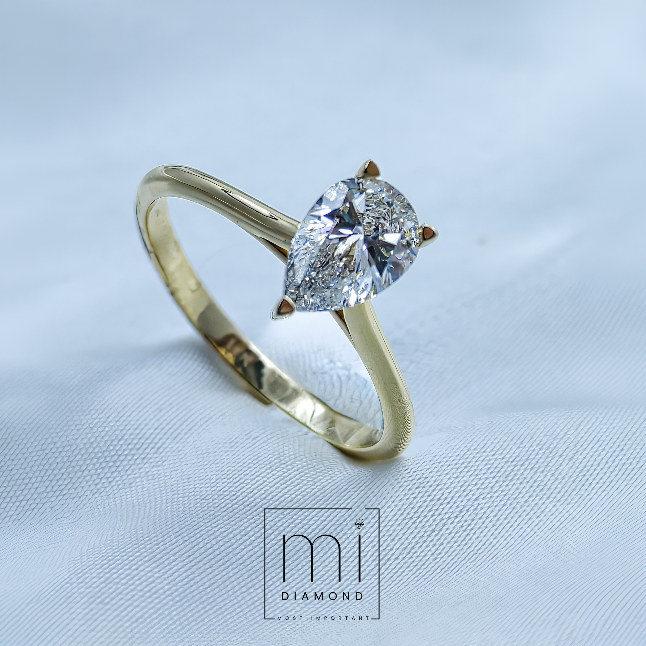 1.06 Carat D color Vs1 Pear IGI Sertifikalı Lab. Pırlanta Yüzük