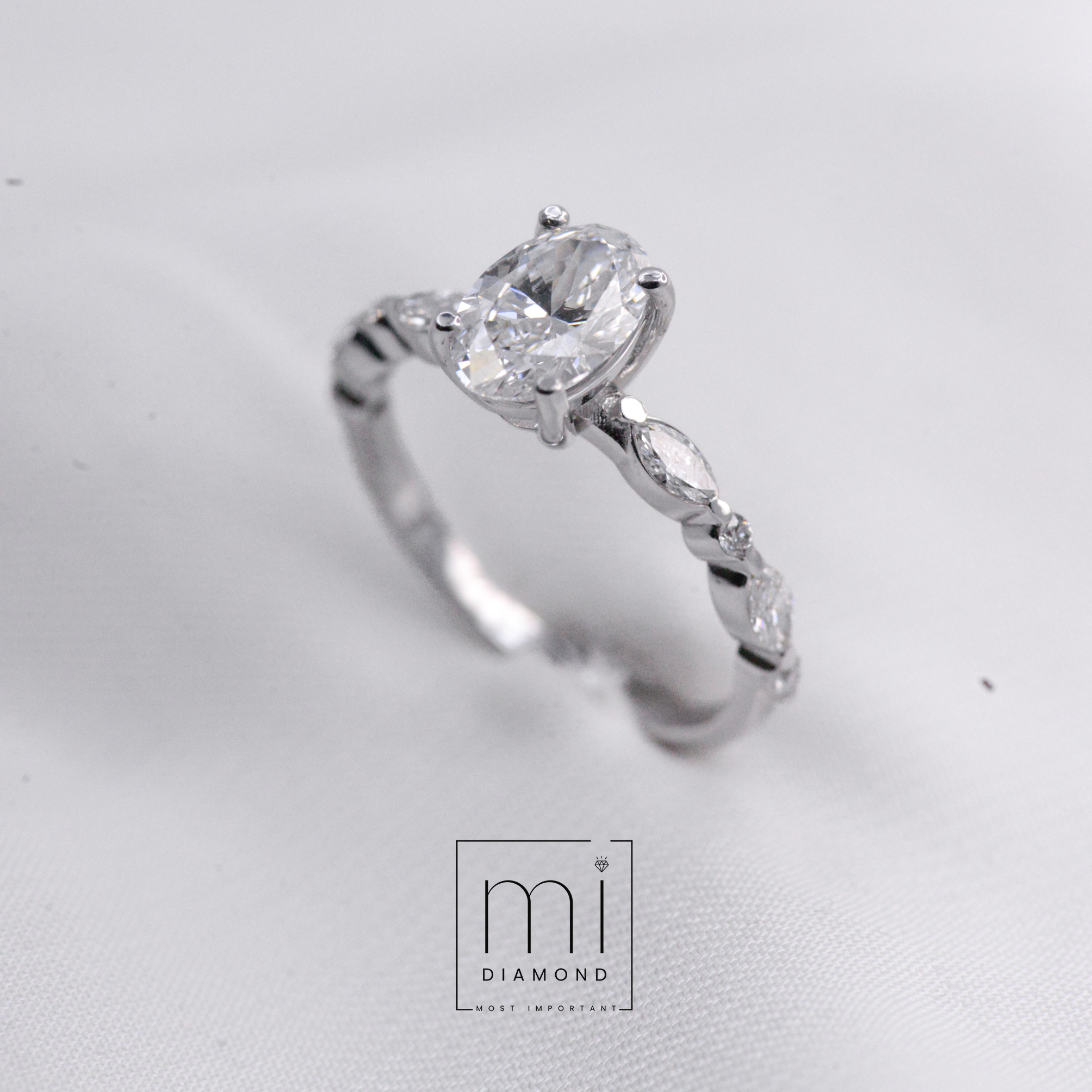 1.30 Carat D color Vs1 IGI Sertifikalı Oval Lab. Pırlanta