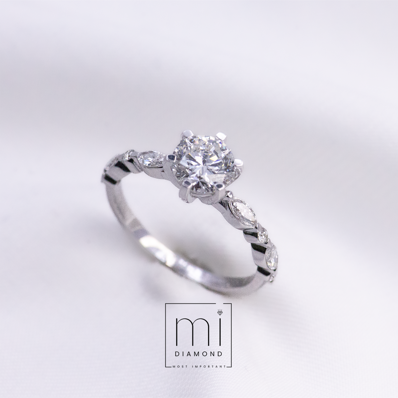 1.30 Carat D color Vs1 IGI Sertifikalı Round Lab. Pırlanta