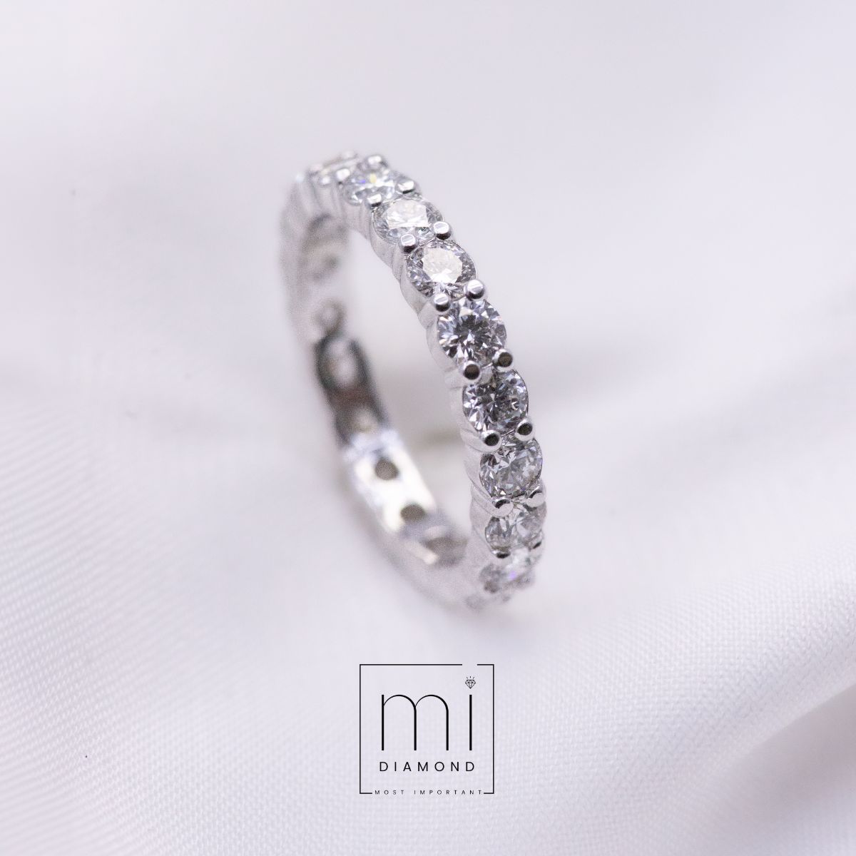 1.49 Carat E color Vs1 Round IGI Sertifikalı Round Lab. Pırlanta