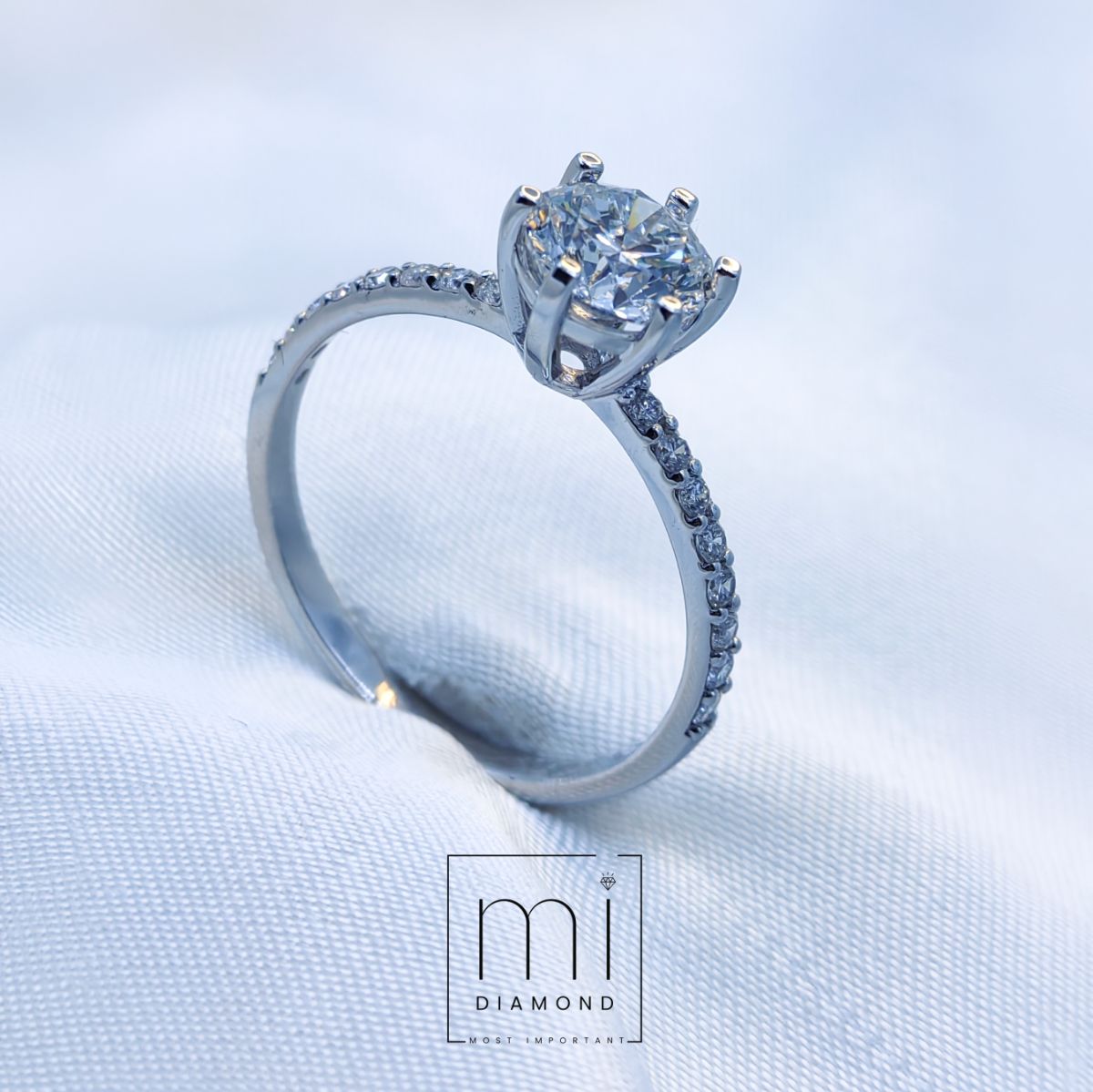1.30 Carat D color Vs1 Round IGI Sertifikalı Lab. Pırlanta yüzük