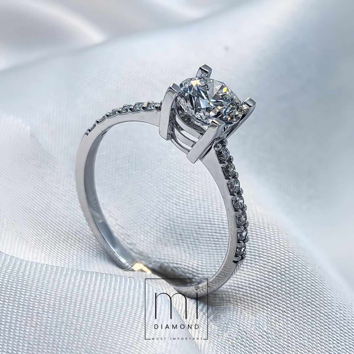 1.30 Carat D color Vs1 Round IGI Sertifikalı Lab. Pırlanta Yüzük