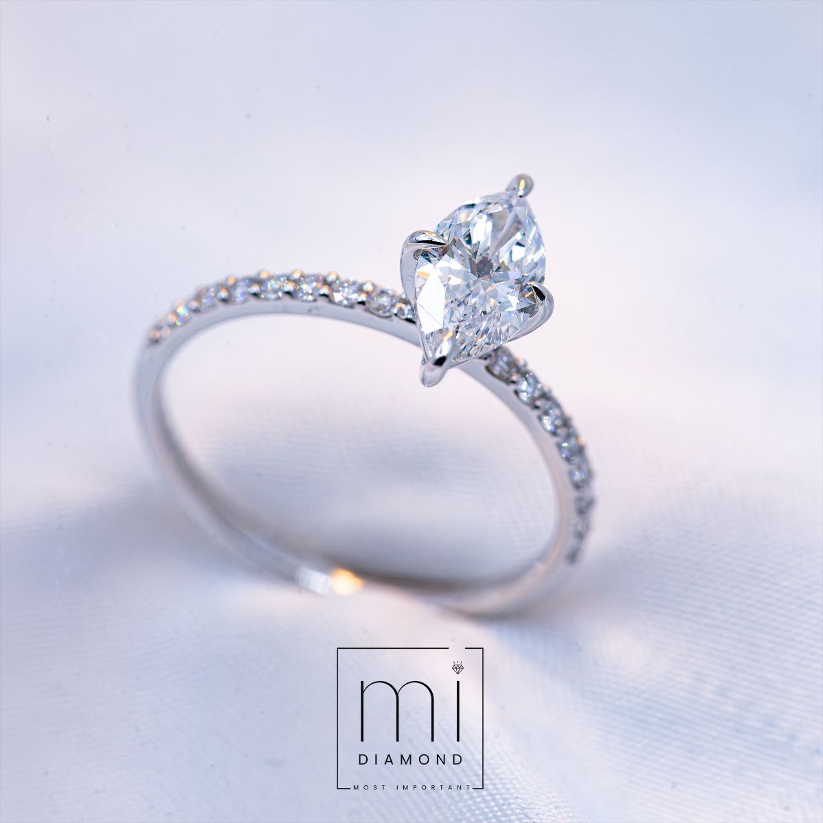 1.22 Carat D Color Vs1 Marquise IGI Sertifikalı Lab. Pırlanta Yüzük