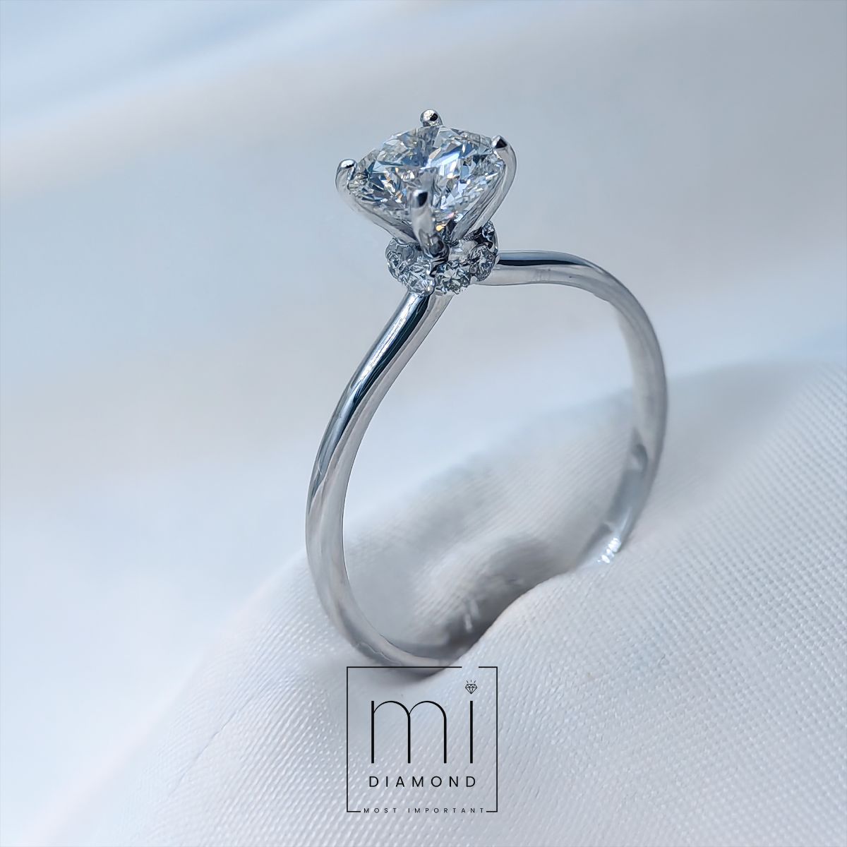 1.30 Carat D color Vs1 Round IGI Sertifikalı Lab. Pırlanta Yüzük