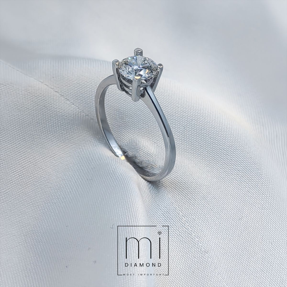 1.09 Carat D color Vs1 Round IGI Sertifikalı Lab. Pırlanta Yüzük