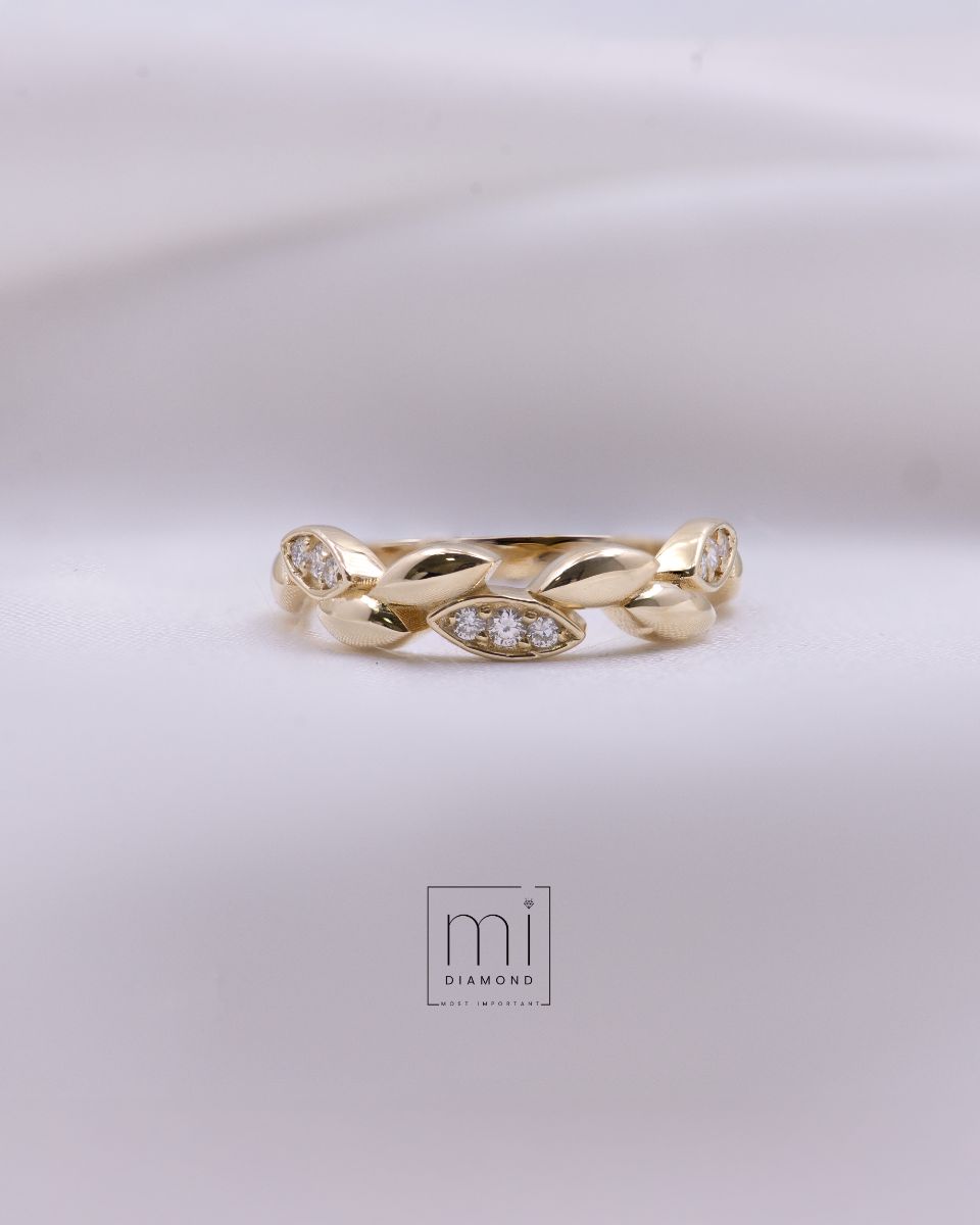 0.10 Carat -Yaprak model- Laboratuvar pırlantalı Yüzük